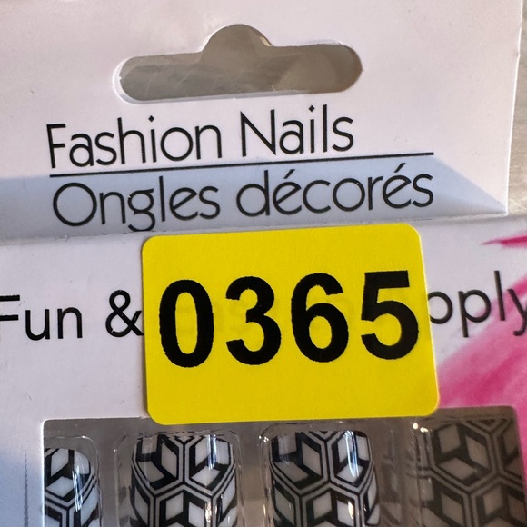 🩷5/$10 Black and White Fashion Nails - Picture 5 of 5